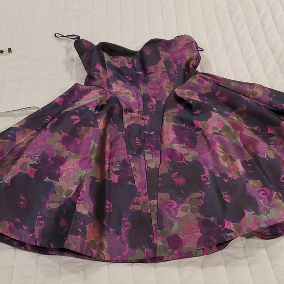 Dress - Picture 6 of 8